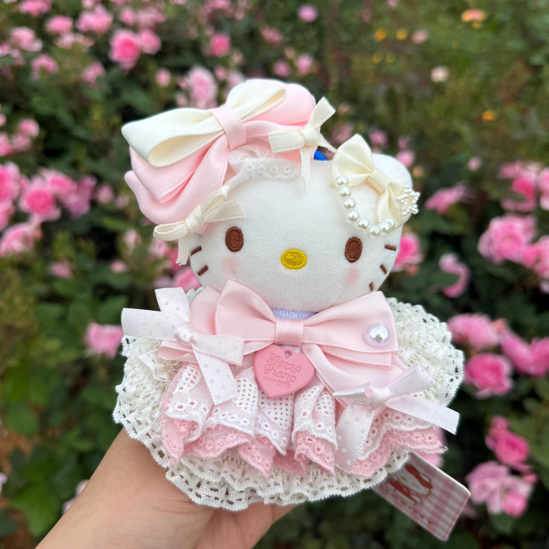 Sanrio Hello Kitty Gaun Lolita - Car Accessories Japan ulasan dan harga